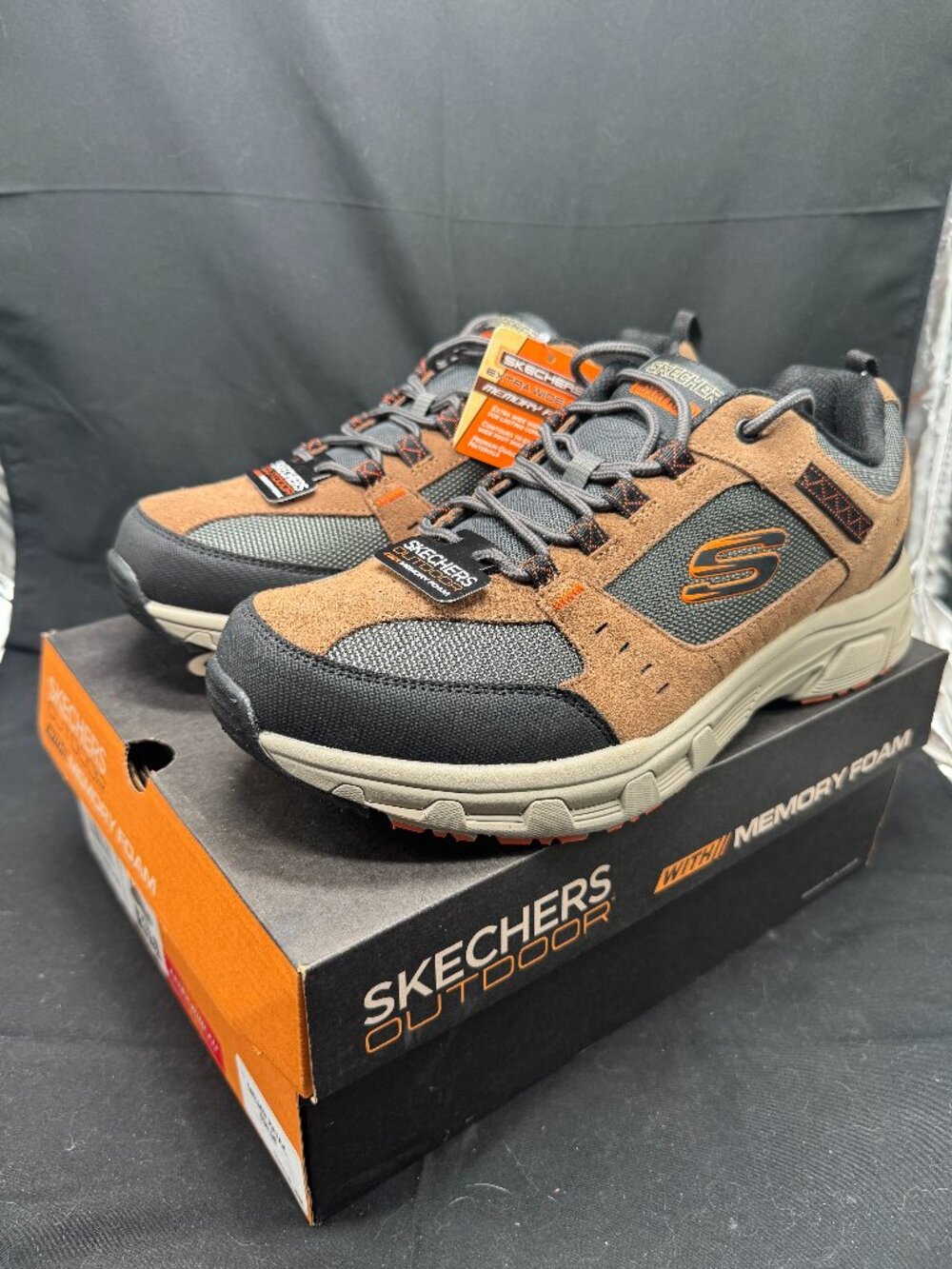 New in Box Skechers Relaxed Fit Oak Canyon sneakers Size 10.5 Extra Wide